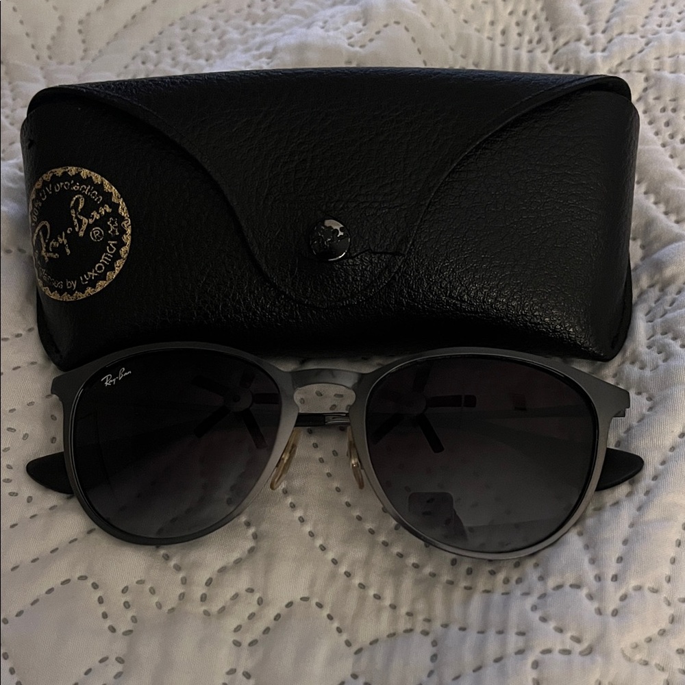 Ray-Ban Women's Black Round Gradient Sunglasses with Case